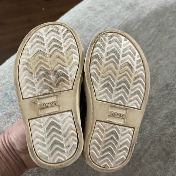 Toms for Toddler!! EXCELLENT CONDITION - Picture 5 of 5
